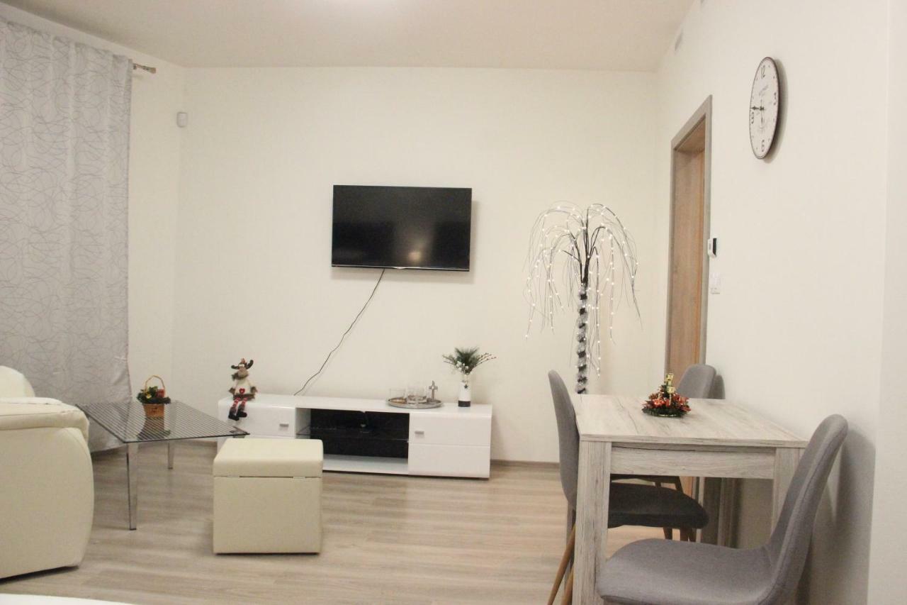 H+ Apartman Letiste Praha 아파트 외부 사진